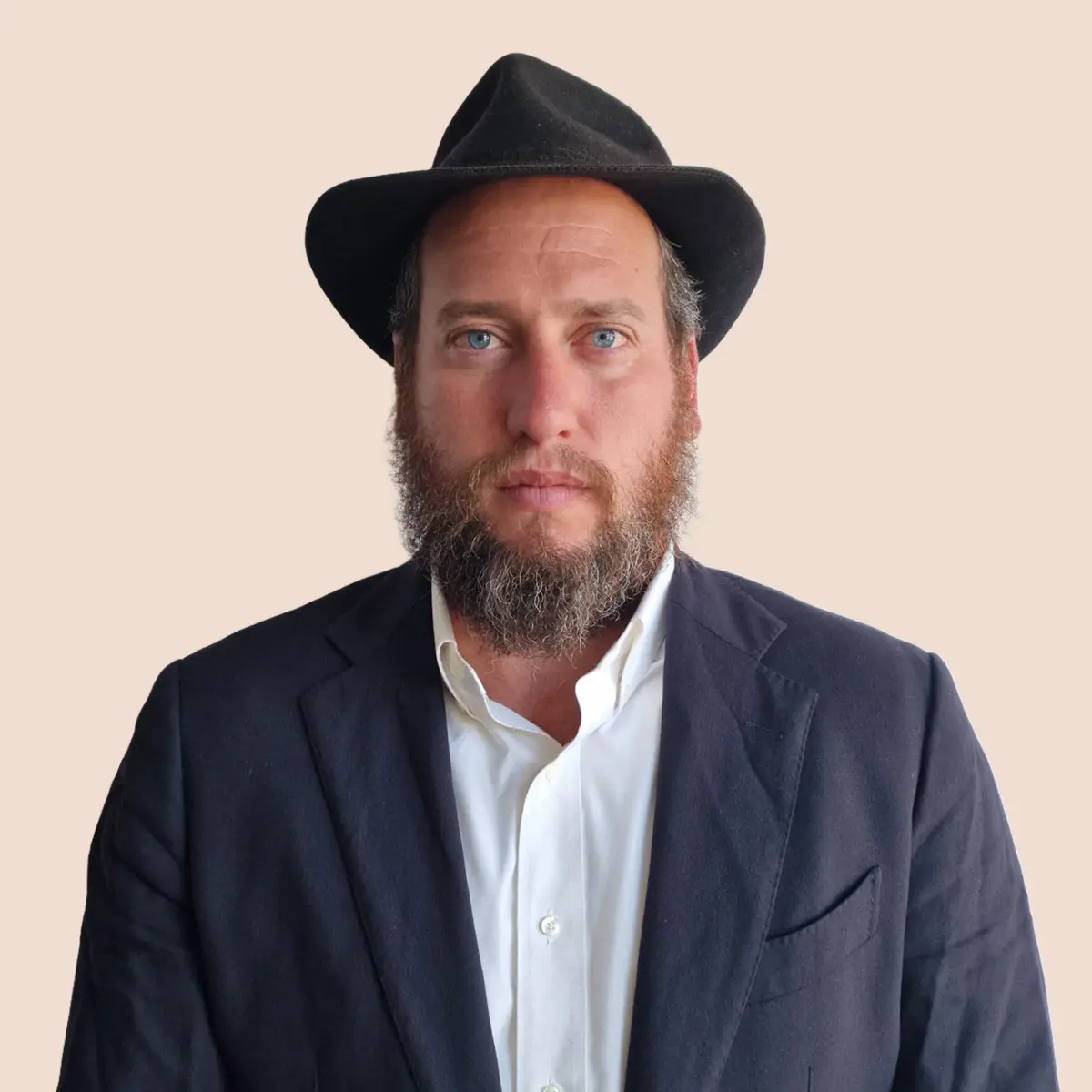 דיוקן של הרב יריב שיחי׳ קליין, ראש המכון במכון סמיכה אונליין